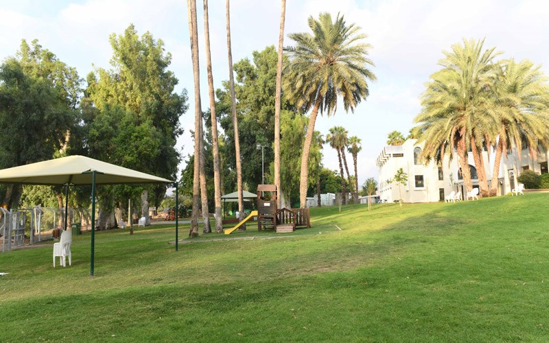 HI Karei Deshe  - Yard