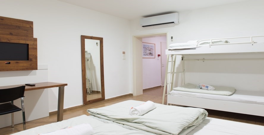 HI Ma’ayan Harod - Family Room
