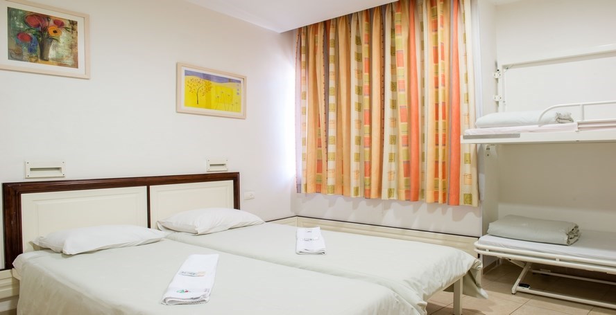 HI Pkiin - Family Room
