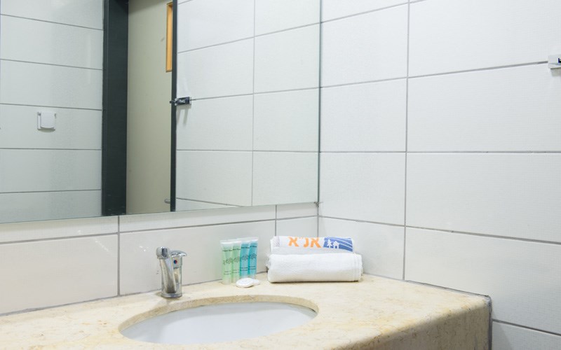 Bathroom - HI Tel Hai